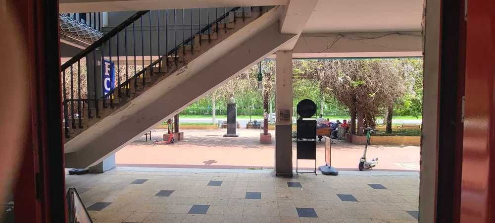 Inchiriez magazin cu vad foarte bun Complex Policlinica Titan