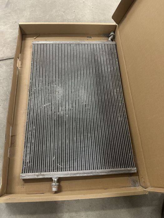 Оригинален Кулер ,охлаждане на двигател Mercedes C400 /C43 amg