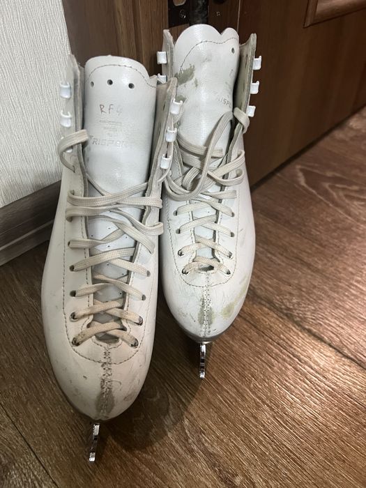 Коньки фигурные “Risport”.