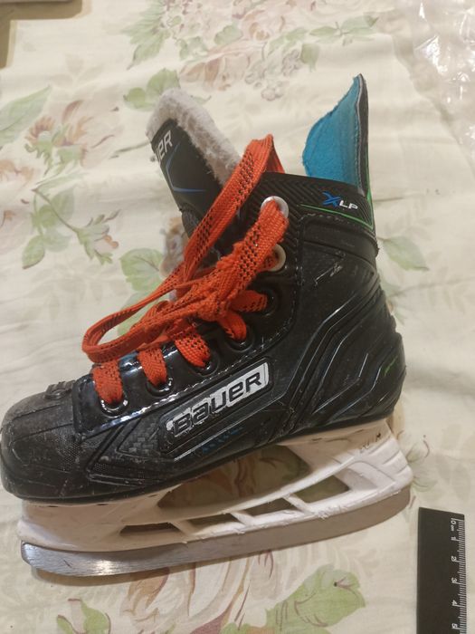 Хоккейеые коньки