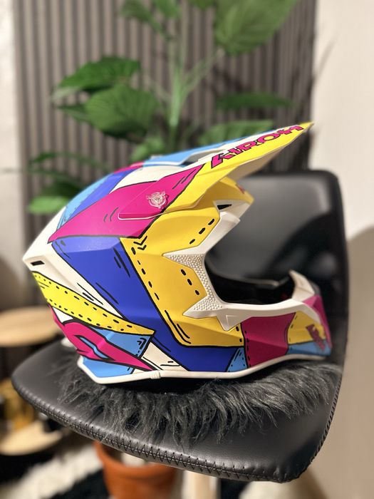 Casca motocross- Airoh Wraaap- editie limitata