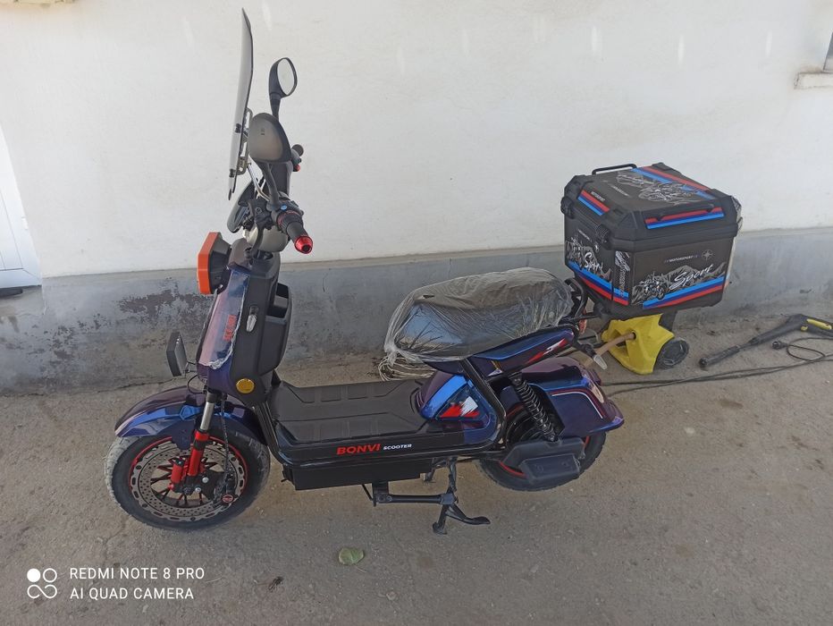 Sukuter sotiladi holati yangi 6 ta akumlatorli olinganiga 1 oy bulgan