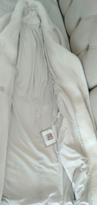 Күздік пальто сатамын, бағасы 20000т