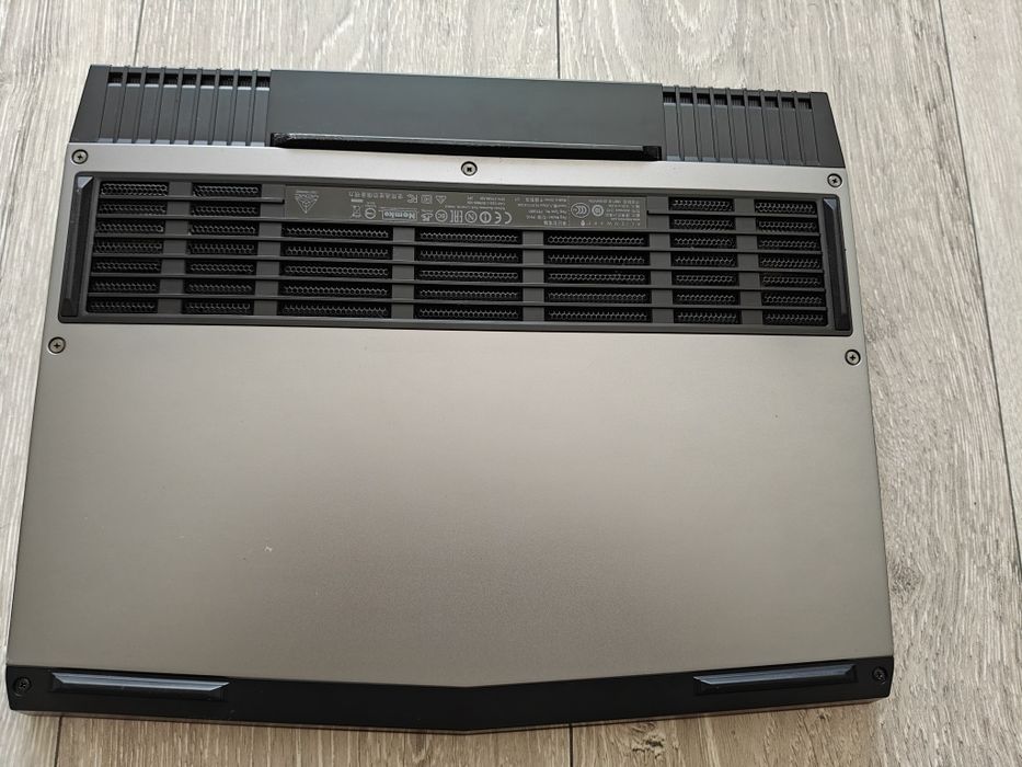 Alienware 13 R3 I7-7700HQ/ GTX 1060 / 256GB SSD /  16GB