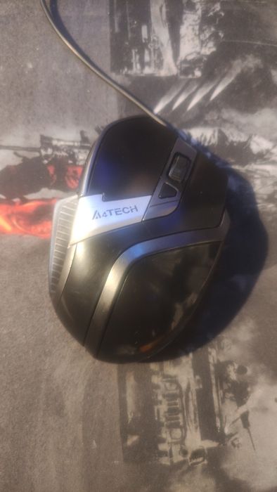 Мышка    б/у  рабочие в очень хорошем  состоянии .