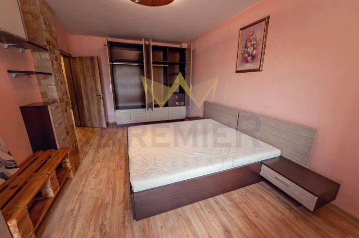 Тристаен апартамент, Левски