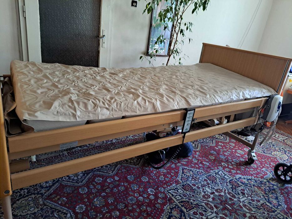Електрическо болнично легло
