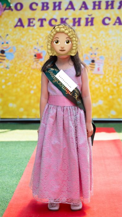 Продам  платье на девочку, рост 128