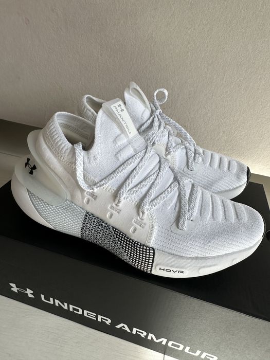 Женские кроссовки Under Armour