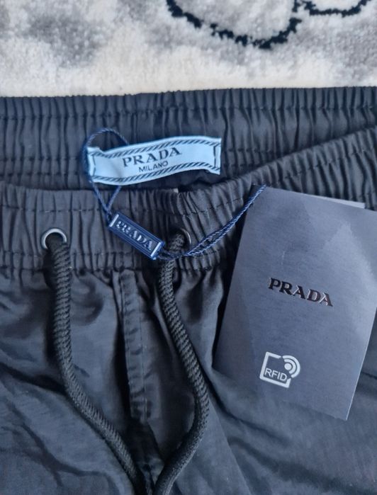 Pantaloni scurti Prada