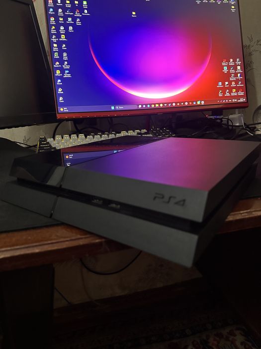 PlayStation 4 1TB + 3 джойстика + PS Plus Deluxe + FIFA 26