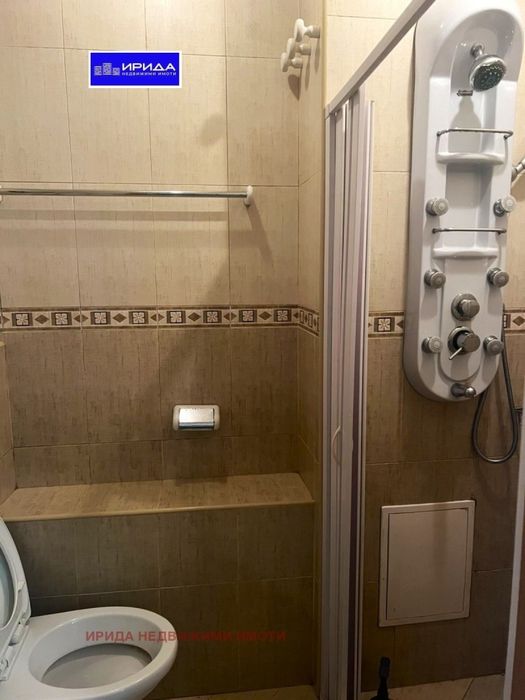 Тристаен апартамент в Бъкстон