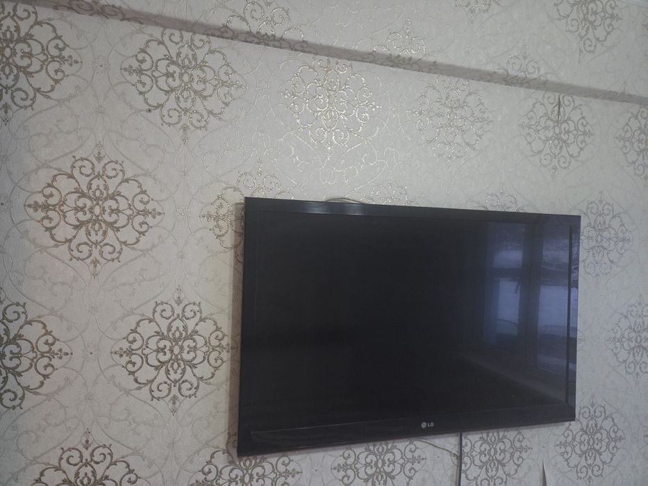 Продам телевизор LG торг есть не  смарт