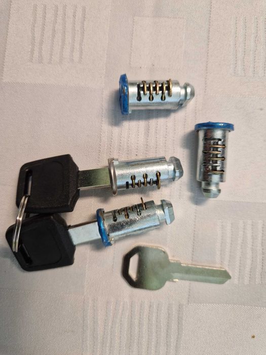 Комплект ключалки и ключове за багажници THULE