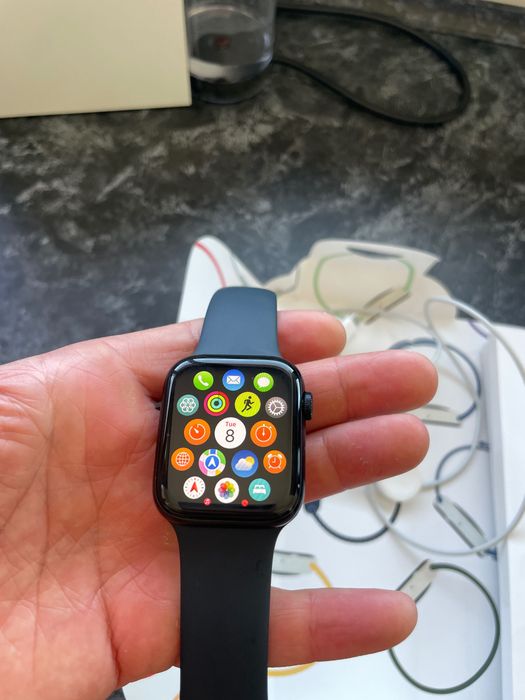 Apple Watch SE (Gen 2) 44mm Като чисто нов