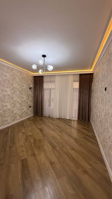 Продается 2 этажный дом с 6 комнатами площадью 2,7 соток