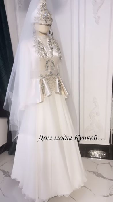 Продам платье на узату от бренда Кункей