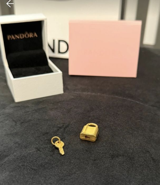 Talisman Pandora ,lacăt cu cheiță argint S925 ,suflat cu aur 18k, nou.