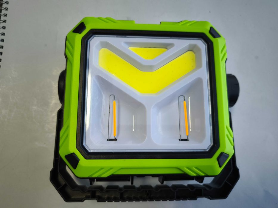 Lampa de lucru portabil cu acumulator si scule