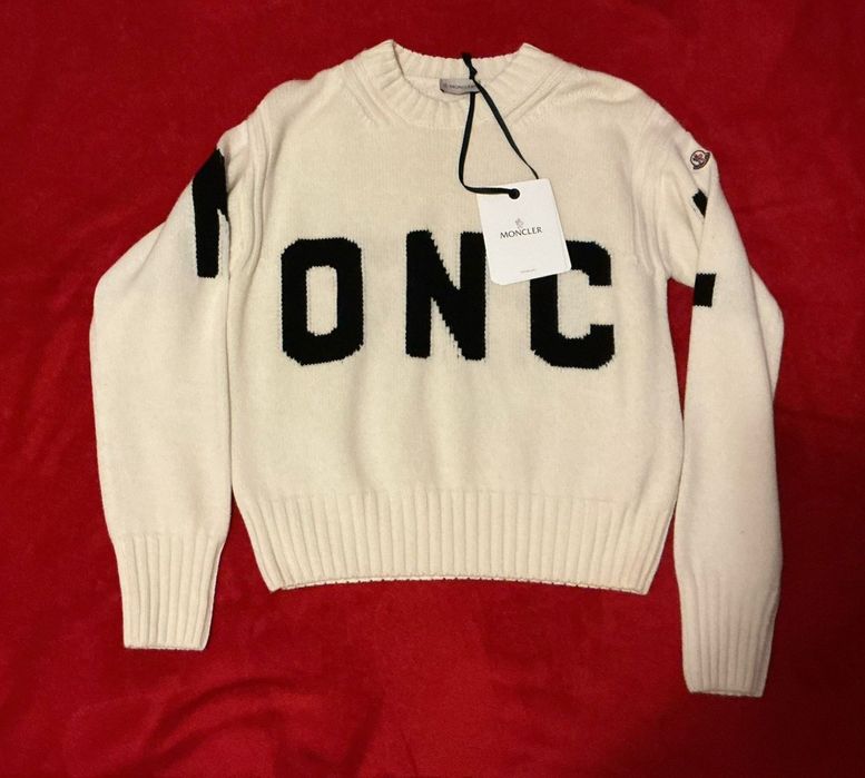 Bluza dama moncler alba cu scris pe ea