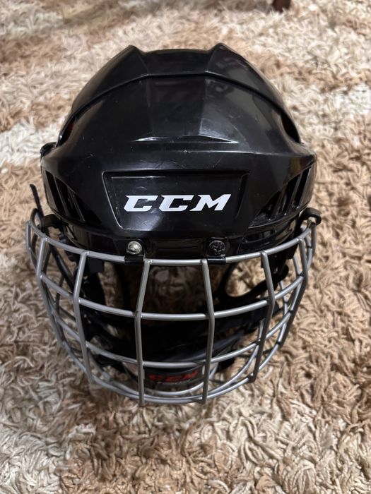 Продам хокеейный шлем / каску