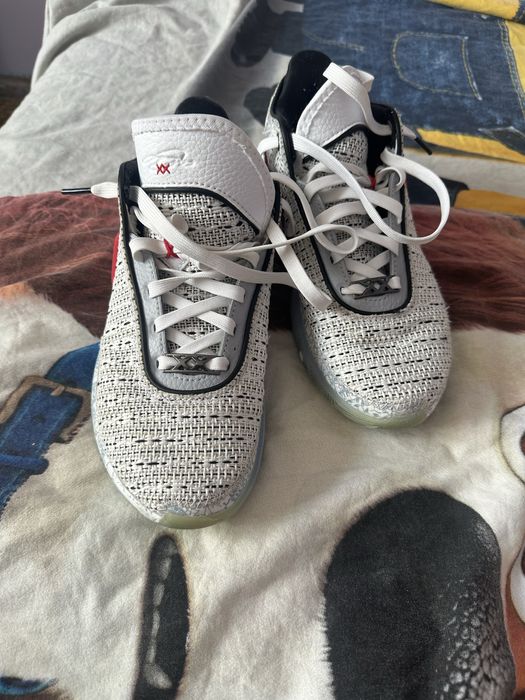 Basketball shoes Lebron 20 XX