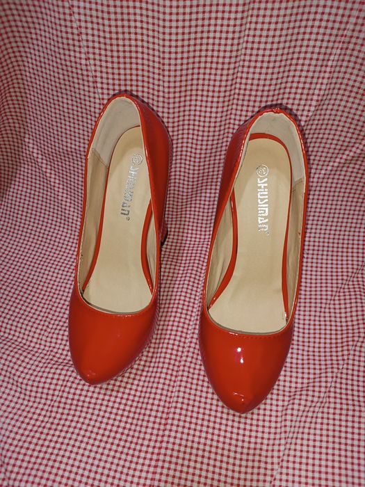 Женская обувь на каблуке