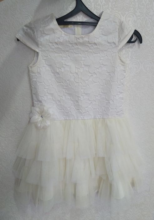 Продам платье на девочку