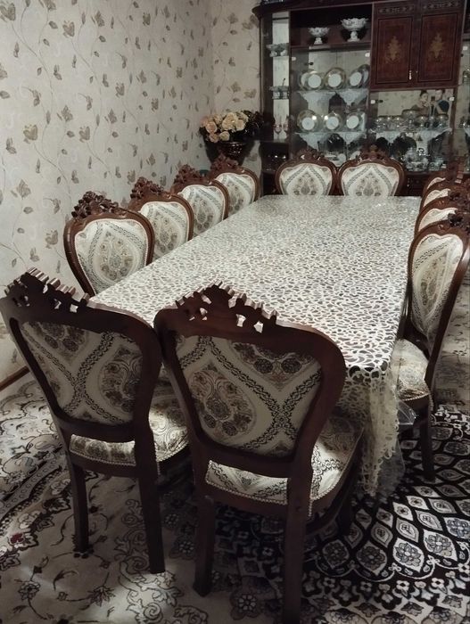 Stol stul va stenka sotiladi. Xolati zo'r (mustaxkam, baquvvat)