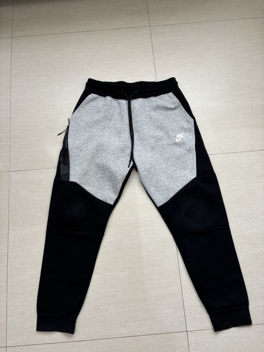 Pantaloni nike tech