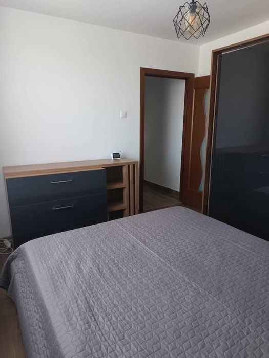 Închiriez apartament cu 2 camere