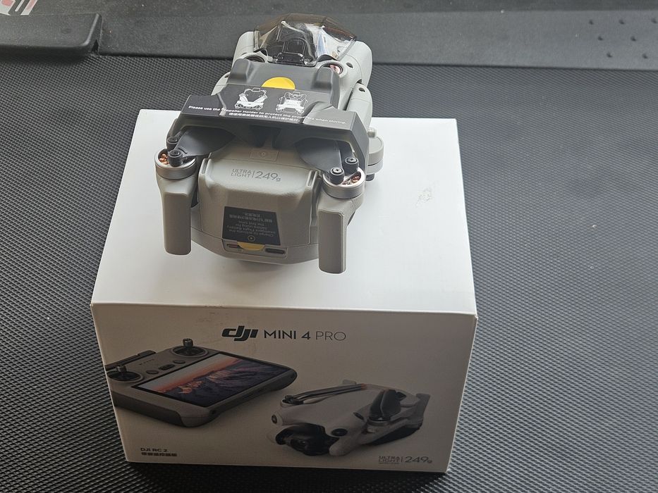 Vând drona DJI Mini 4 Pro + RC 2 + 2 baterii – în garanție!