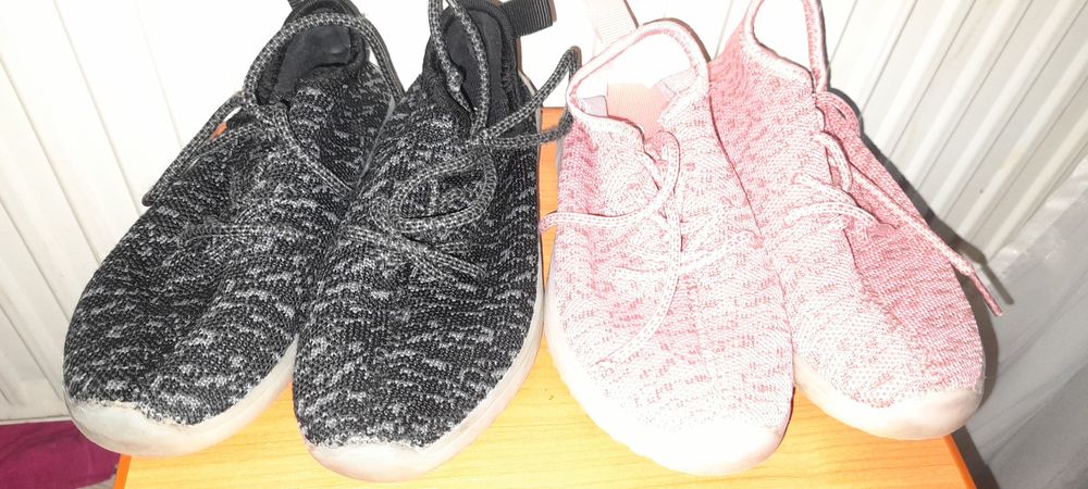 Adidasi 30 alive