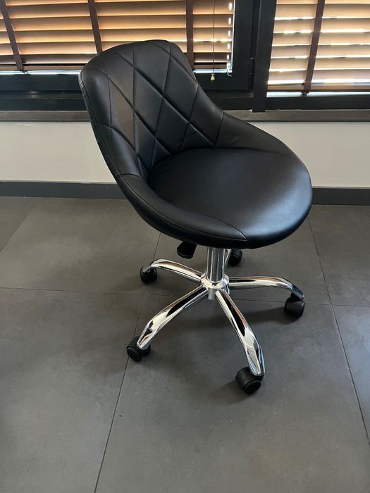 Черен стол на колелца Сохо (мостра) – 24м гаранция