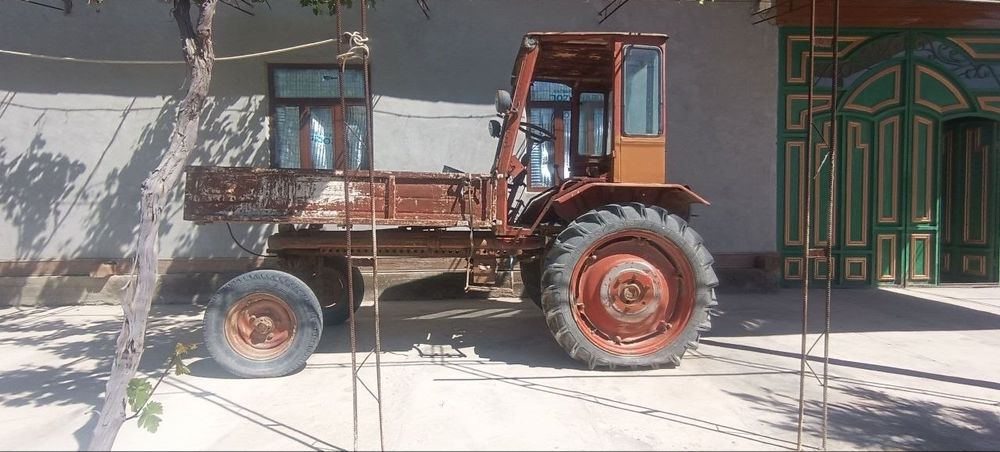 Traktor va kambayn sotiladi