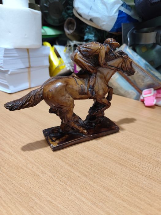 Statueta de vanzare