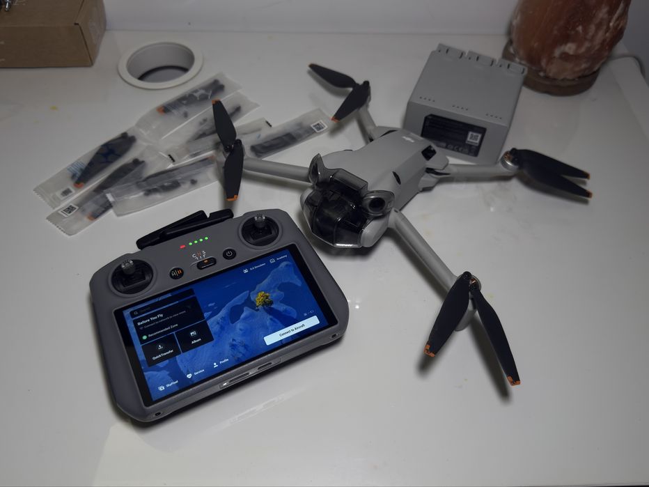 DJI Mini 4 Pro Fly More Combo