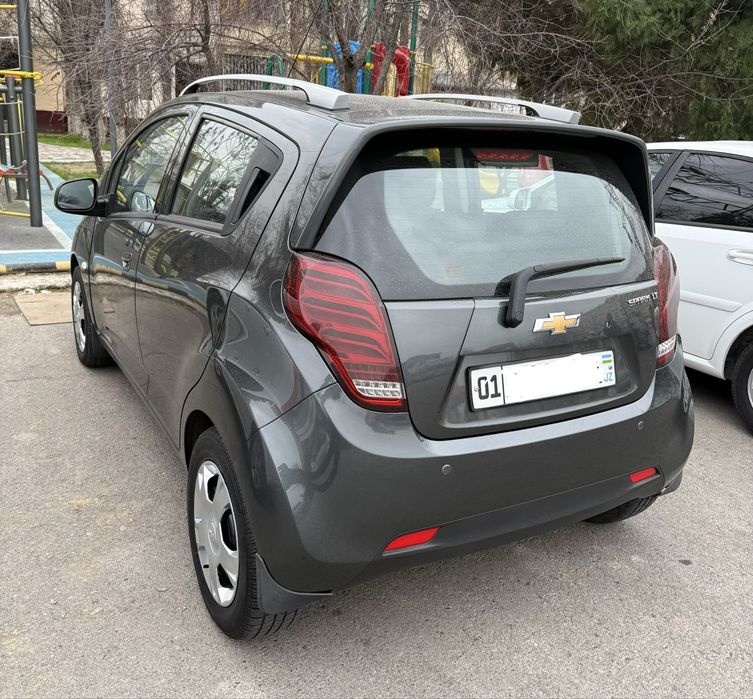 Spark 4-poz sotiladi