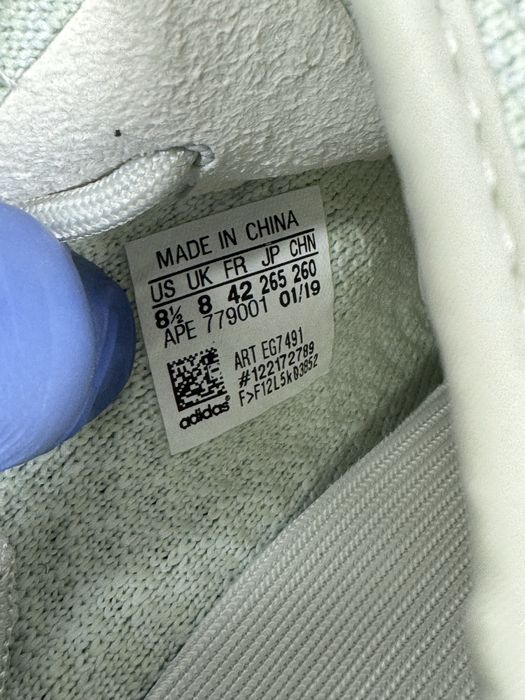 Yeezy 350 v2 Boost Hyperspace