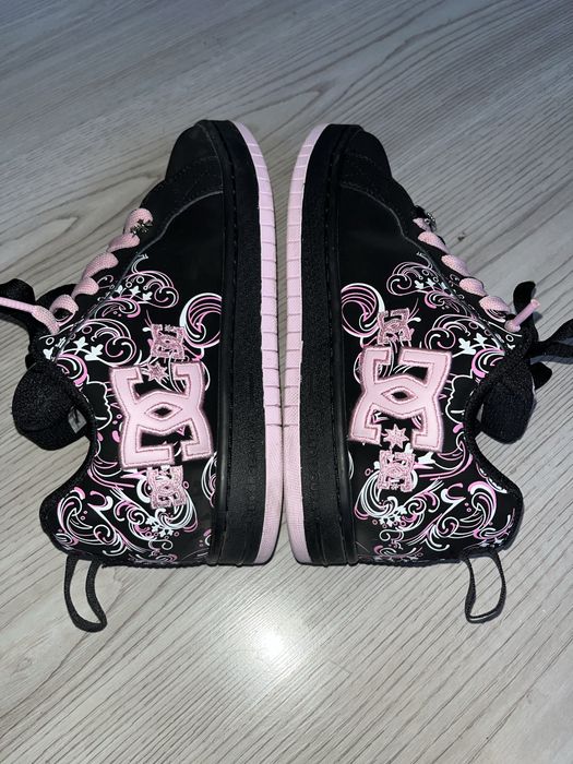 DC pink graphic.