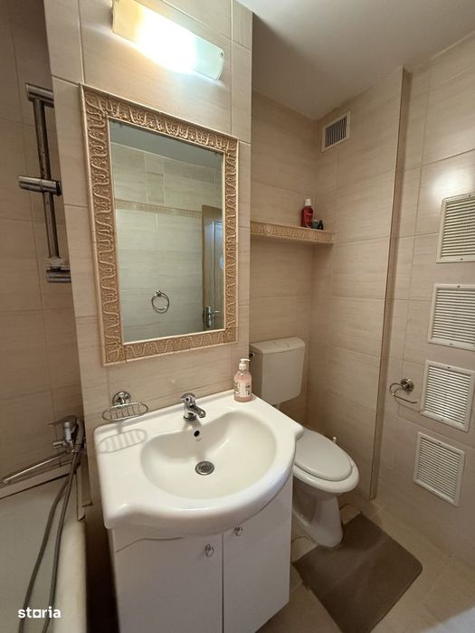 Apartament cu 3 camere, decomandat, 65 mp utili, etaj 4 cu acoperis -