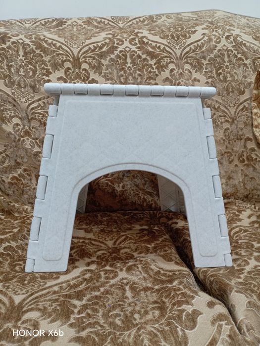 Продаётся пластиковый детский стульчик