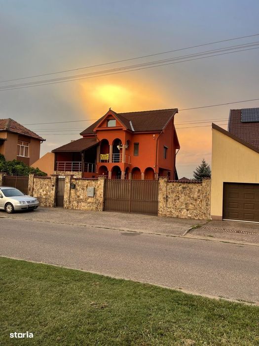 Casa vila cu 6 camere și mansardă în Grădiște