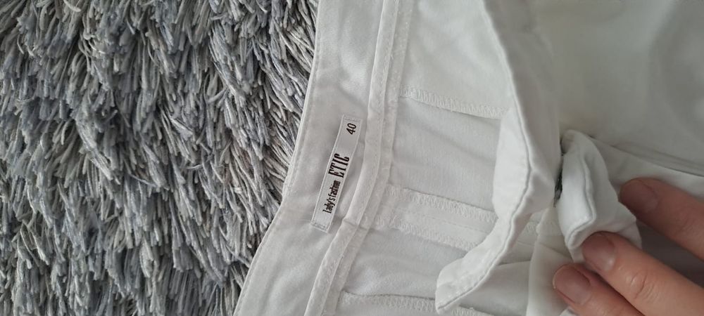 Pantaloni albi Etic