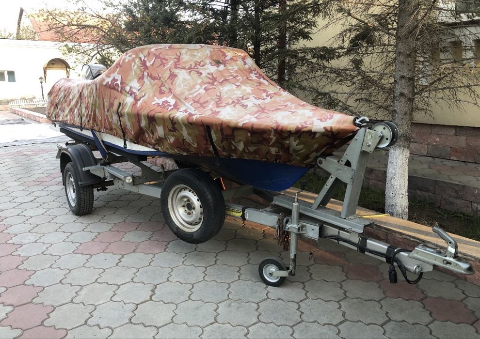 Моторная лодка Обь-1 на прицепе
