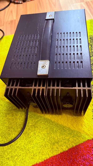 Sursa liniară 13.8 V  10-12 Amperi  Alan K. 105