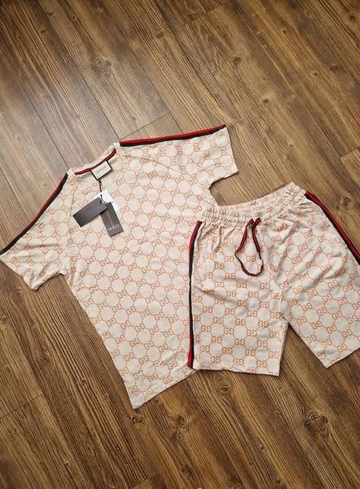 Мъжка екип къси панталони и тениска размер S M L XL 2XL 
Най-висок кла