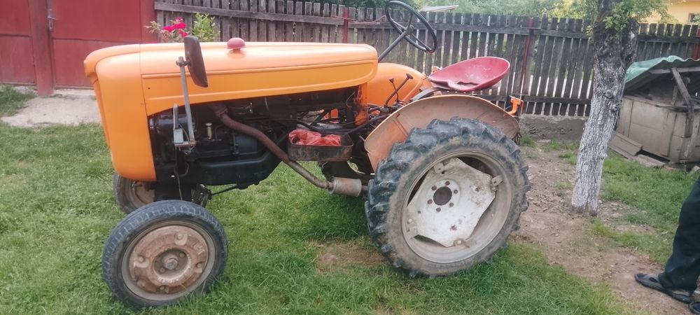 Vând tractor Fiat 211 stare perfecta de funcționare