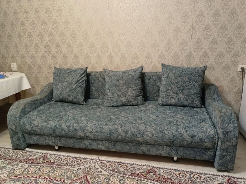 Продам стол.диван с креслами.шкаф.