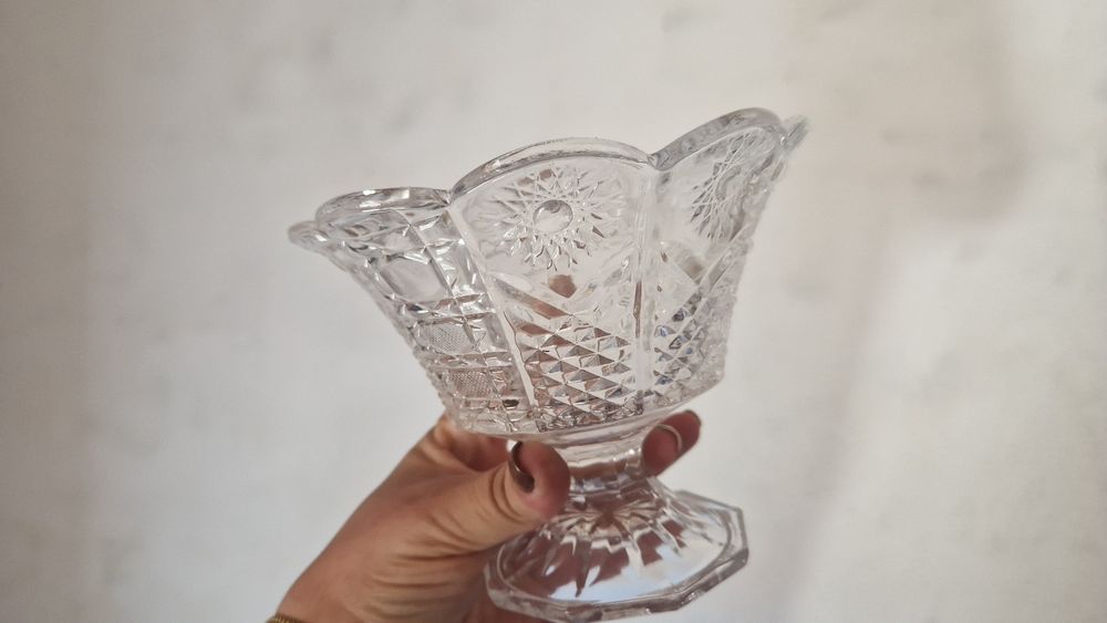 Стъкленна купа ...